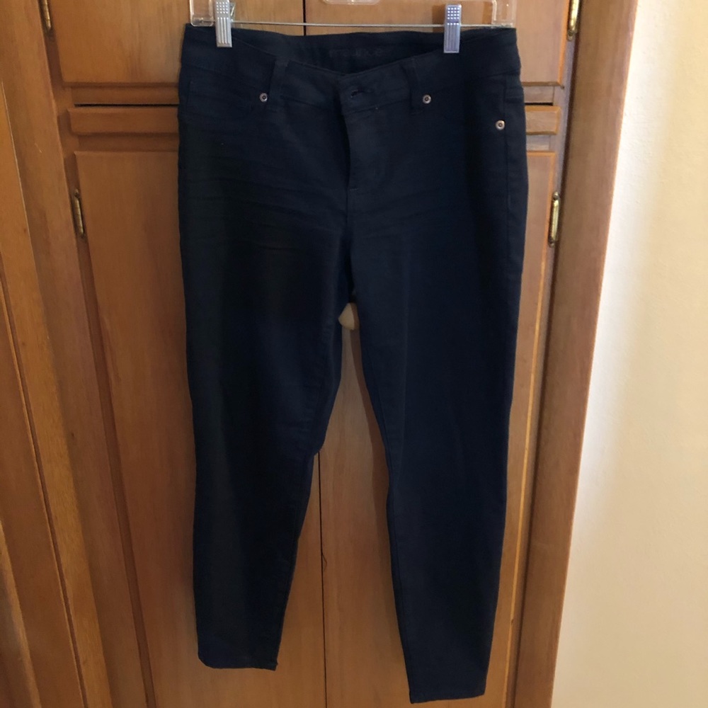 Maurice’s navy skinny jeans, medium, short